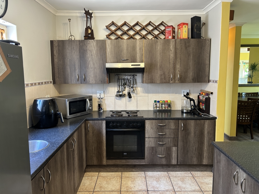 2 Bedroom Property for Sale in Zevenzicht Western Cape